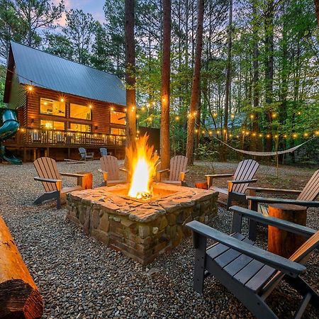 Hickory Bear - Cabin Surrounded By Pines, Sleeps 10, Hot Tub, Fire Pit, Arcade, Foosball Table & Deck Slide Broken Bow Exterior foto