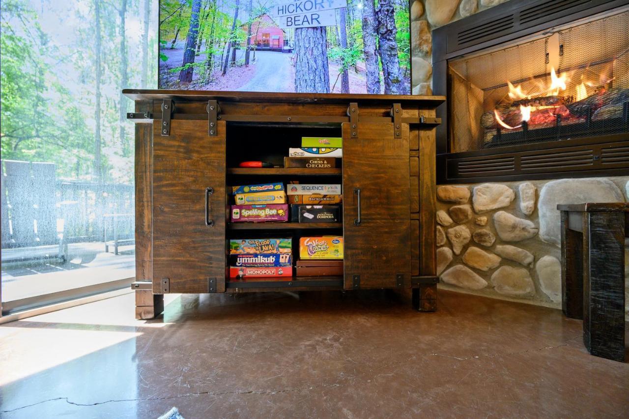 Hickory Bear - Cabin Surrounded By Pines, Sleeps 10, Hot Tub, Fire Pit, Arcade, Foosball Table & Deck Slide Broken Bow Exterior foto