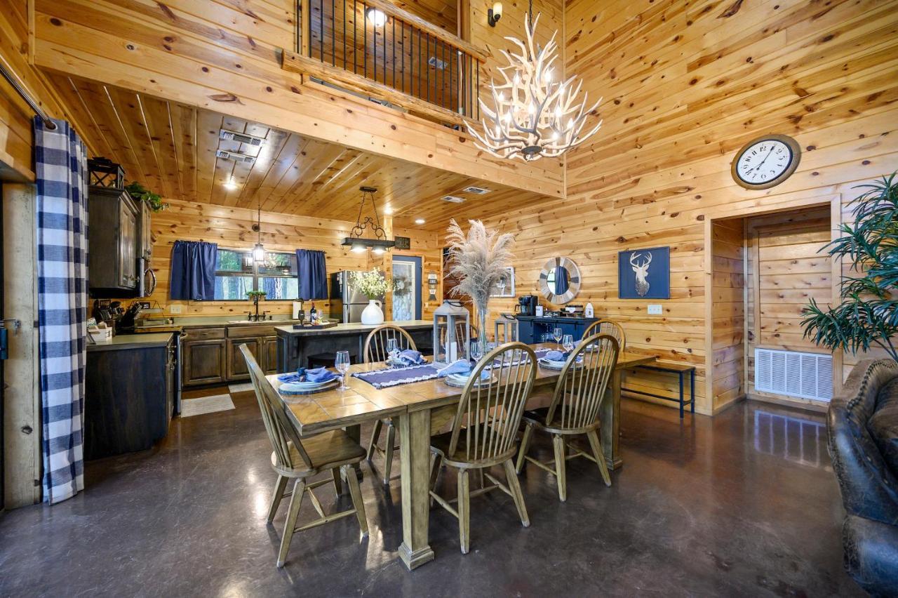 Hickory Bear - Cabin Surrounded By Pines, Sleeps 10, Hot Tub, Fire Pit, Arcade, Foosball Table & Deck Slide Broken Bow Exterior foto