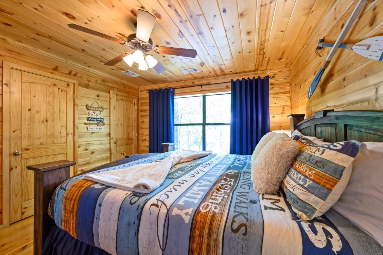 Hickory Bear - Cabin Surrounded By Pines, Sleeps 10, Hot Tub, Fire Pit, Arcade, Foosball Table & Deck Slide Broken Bow Exterior foto