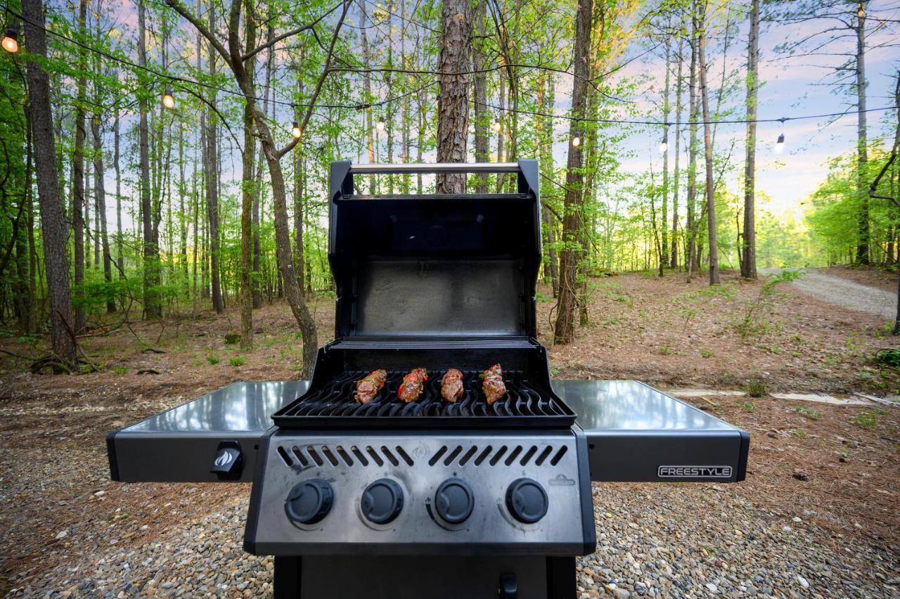 Hickory Bear - Cabin Surrounded By Pines, Sleeps 10, Hot Tub, Fire Pit, Arcade, Foosball Table & Deck Slide Broken Bow Exterior foto