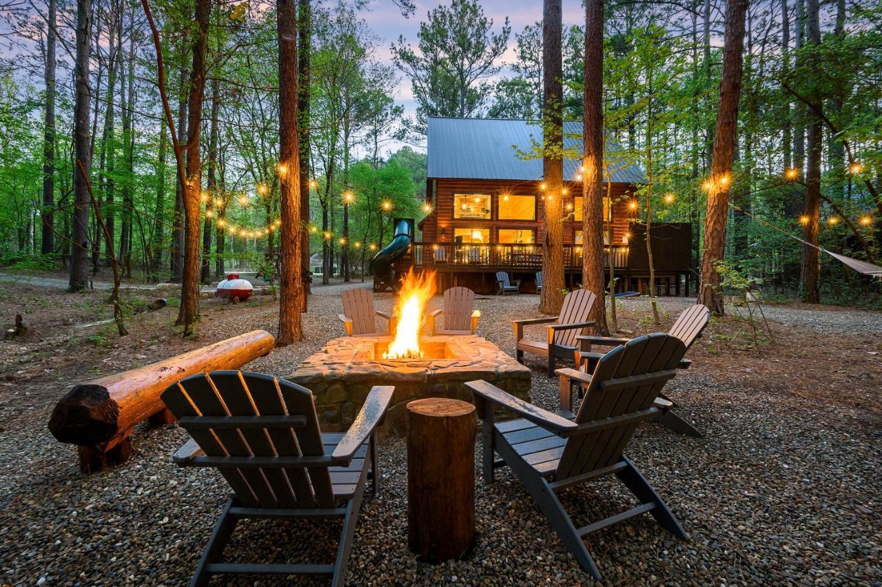 Hickory Bear - Cabin Surrounded By Pines, Sleeps 10, Hot Tub, Fire Pit, Arcade, Foosball Table & Deck Slide Broken Bow Exterior foto