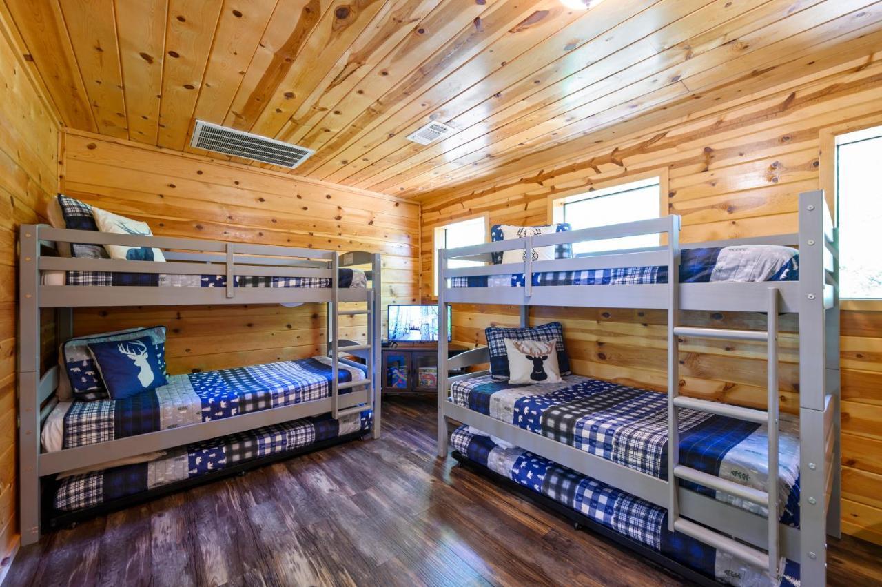 Hickory Bear - Cabin Surrounded By Pines, Sleeps 10, Hot Tub, Fire Pit, Arcade, Foosball Table & Deck Slide Broken Bow Exterior foto