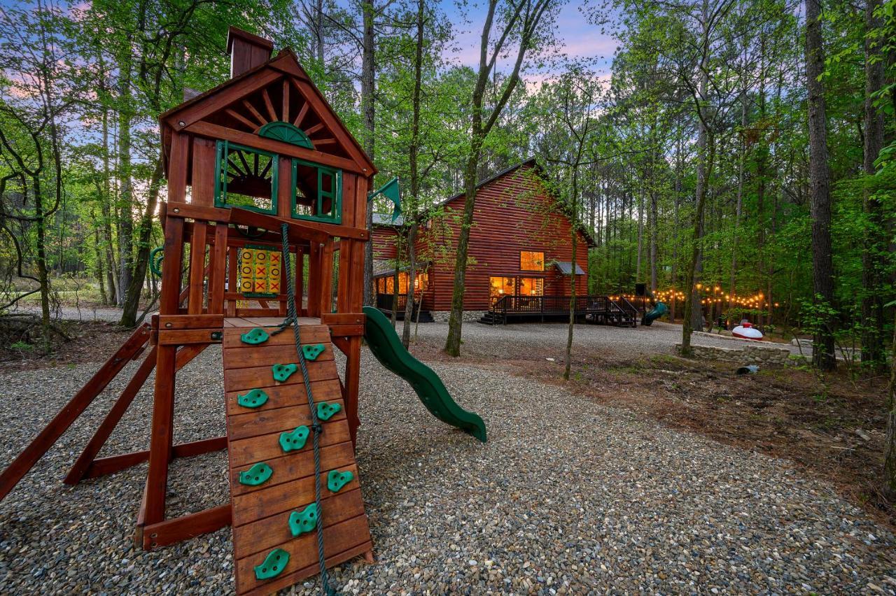Hickory Bear - Cabin Surrounded By Pines, Sleeps 10, Hot Tub, Fire Pit, Arcade, Foosball Table & Deck Slide Broken Bow Exterior foto