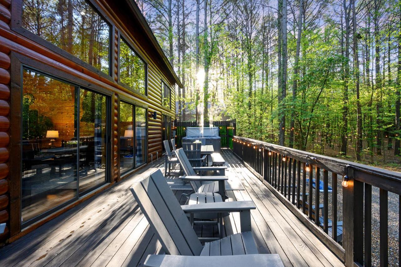 Hickory Bear - Cabin Surrounded By Pines, Sleeps 10, Hot Tub, Fire Pit, Arcade, Foosball Table & Deck Slide Broken Bow Exterior foto